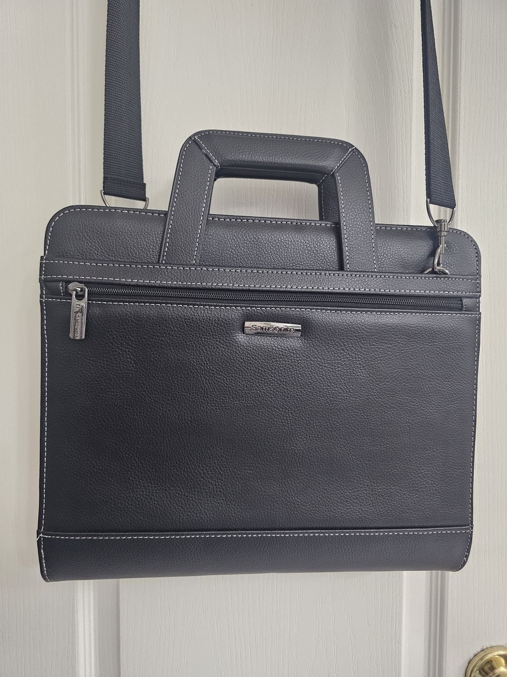 Samsonite Black Leather Briefcase with Detachable Strap